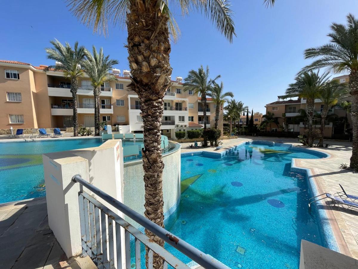 Iris Village Grand Apartment Pafos Dış mekan fotoğraf