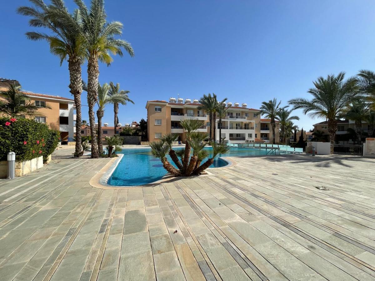 Iris Village Grand Apartment Pafos Dış mekan fotoğraf