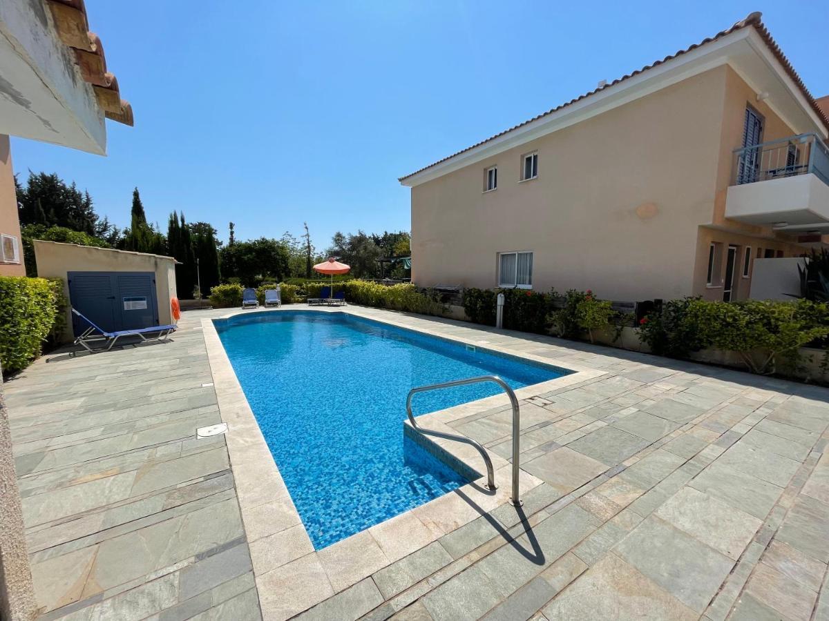 Iris Village Grand Apartment Pafos Dış mekan fotoğraf