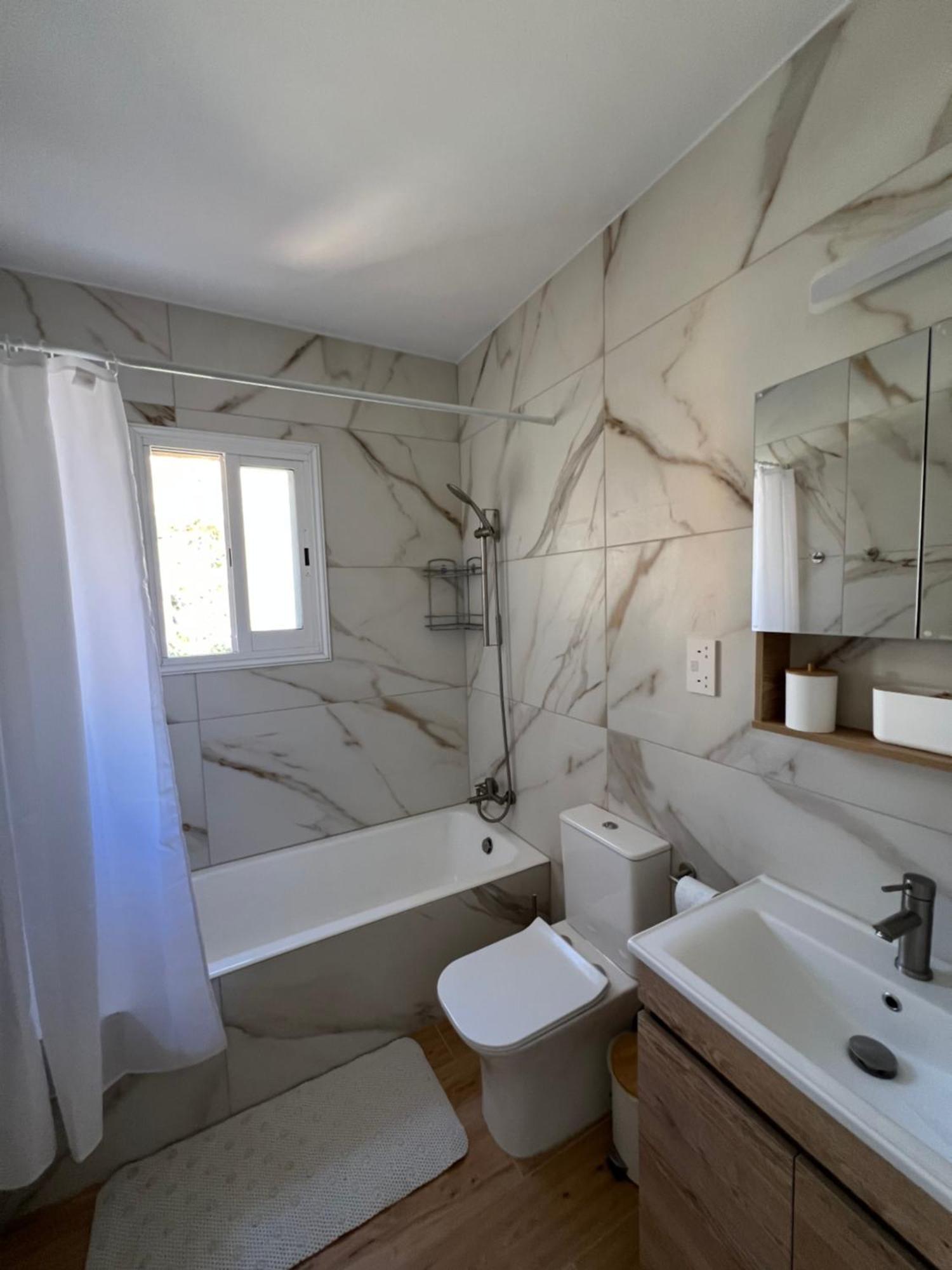 Iris Village Grand Apartment Pafos Dış mekan fotoğraf